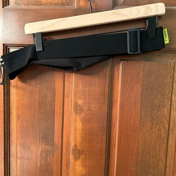 BELKIN Reflective stripe adjustable Fitness bag. Has a pouch for phone. - Picture 5 of 5